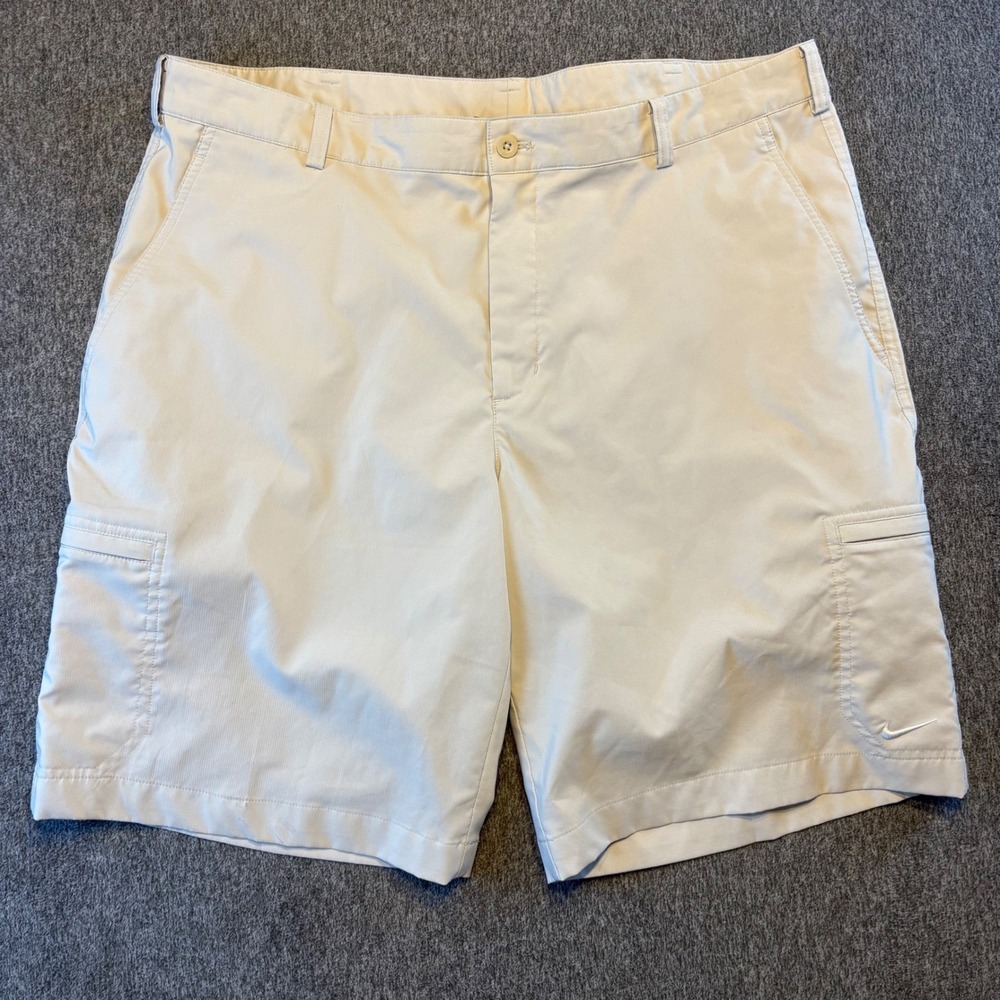 Nike Golf Dri-FIT Men's Beige Cargo Shorts Size 38 Golf Activewear